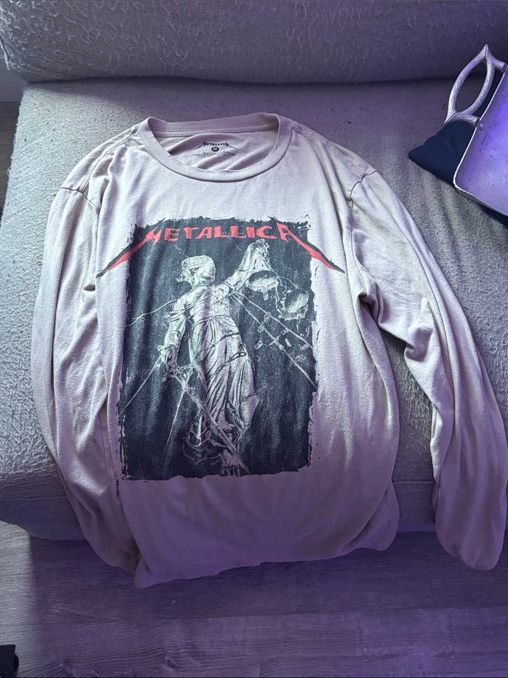 Metallica Long-Sleeve Graphic Tee in Light Beige